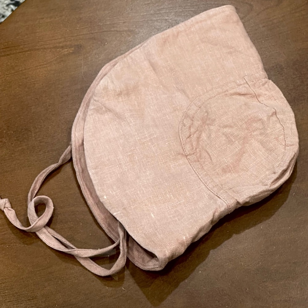 Briar Baby sun bonnet in mauve color size is 12-24 months EUC